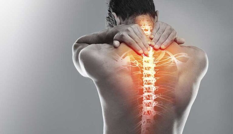 背部中间剧烈疼痛 - 脊柱受损的迹象